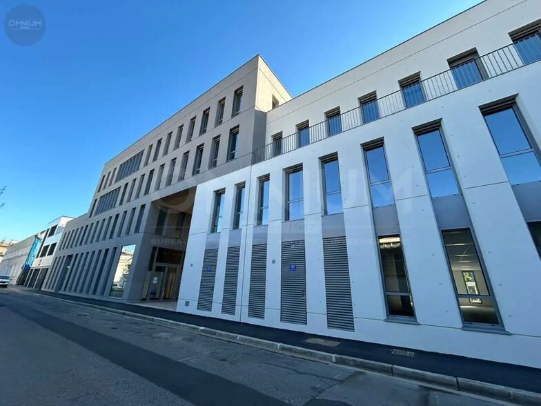 Office in Villeurbanne for sale - Building Photo - Image 2 of 17