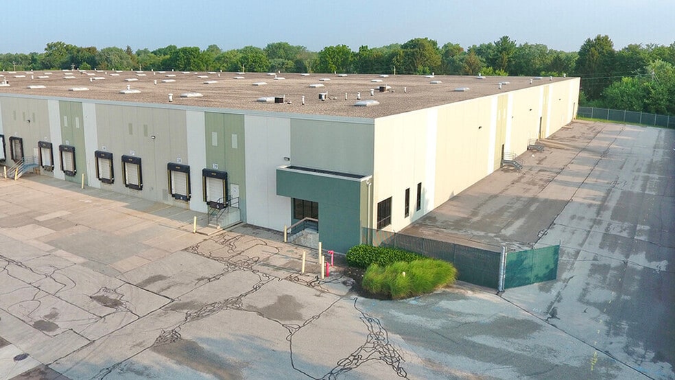 9222-9228 E 33rd St, Indianapolis, IN for lease - Building Photo - Image 3 of 3