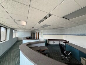 810 Biesterfield Rd, Elk Grove Village, IL for lease Interior Photo- Image 2 of 3