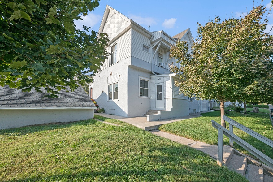 2501 Poppleton Ave, Omaha, NE for sale - Building Photo - Image 1 of 44