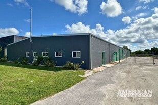 6805 33rd St E, Sarasota FL - Warehouse