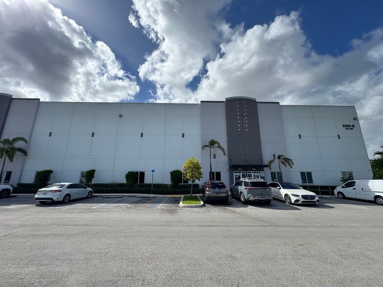 8565 W 44th Ave, Hialeah, FL for sale - Building Photo - Image 2 of 28