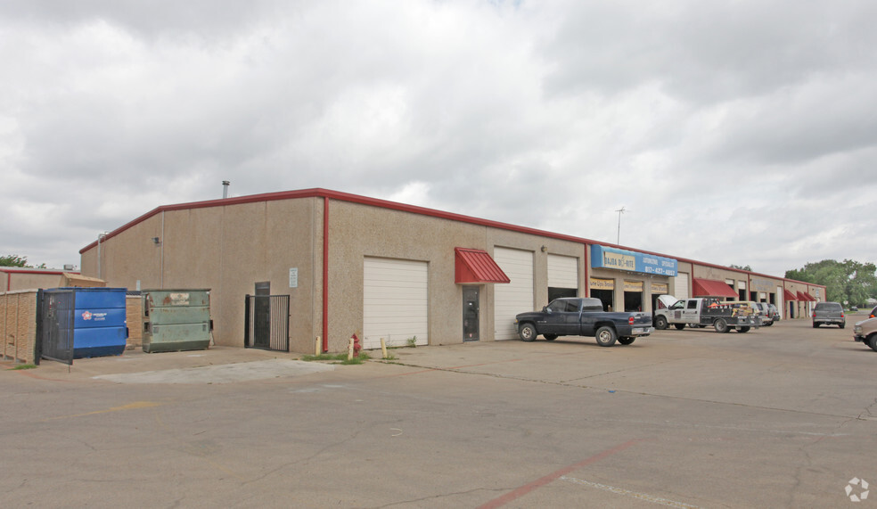 5213 Davis Blvd, North Richland Hills, TX for lease - Building Photo - Image 2 of 4