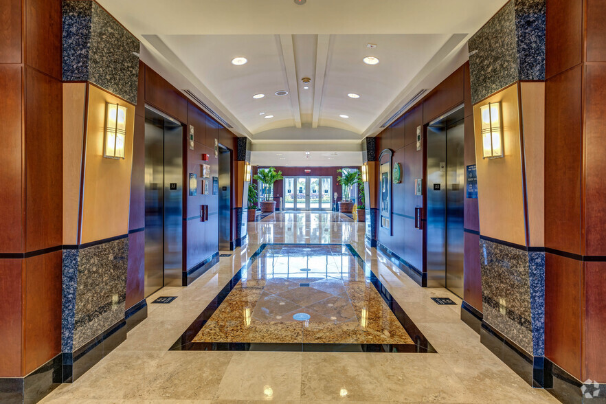 1300 Concord Ter, Sunrise, FL for lease - Lobby - Image 2 of 6