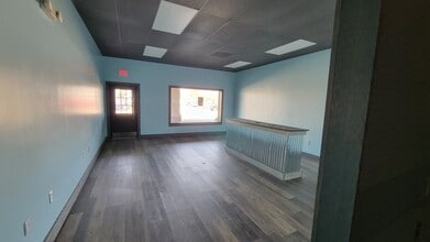 808-908 W Maple St, Hartville, OH for lease Building Photo- Image 2 of 2