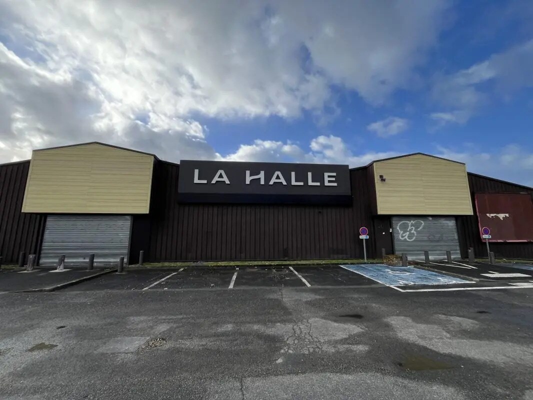 Retail in Nemours for lease Building Photo- Image 1 of 2