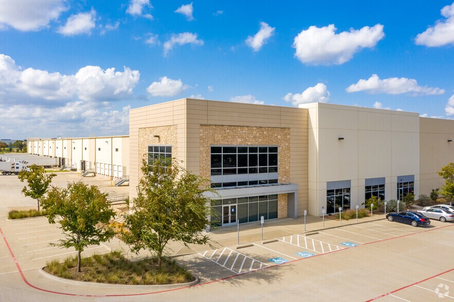 951 Valley View Ln, Irving, TX for sale - Primary Photo - Image 1 of 1