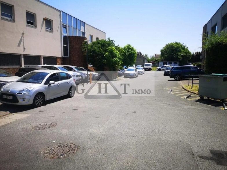 Office in Neuilly-Plaisance for sale - Building Photo - Image 1 of 12