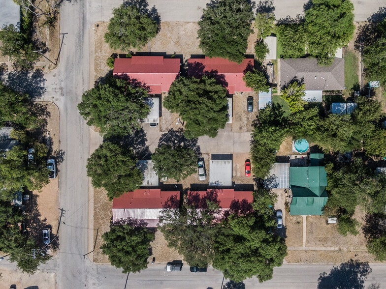 1112 S Church St, Brady, TX 76825