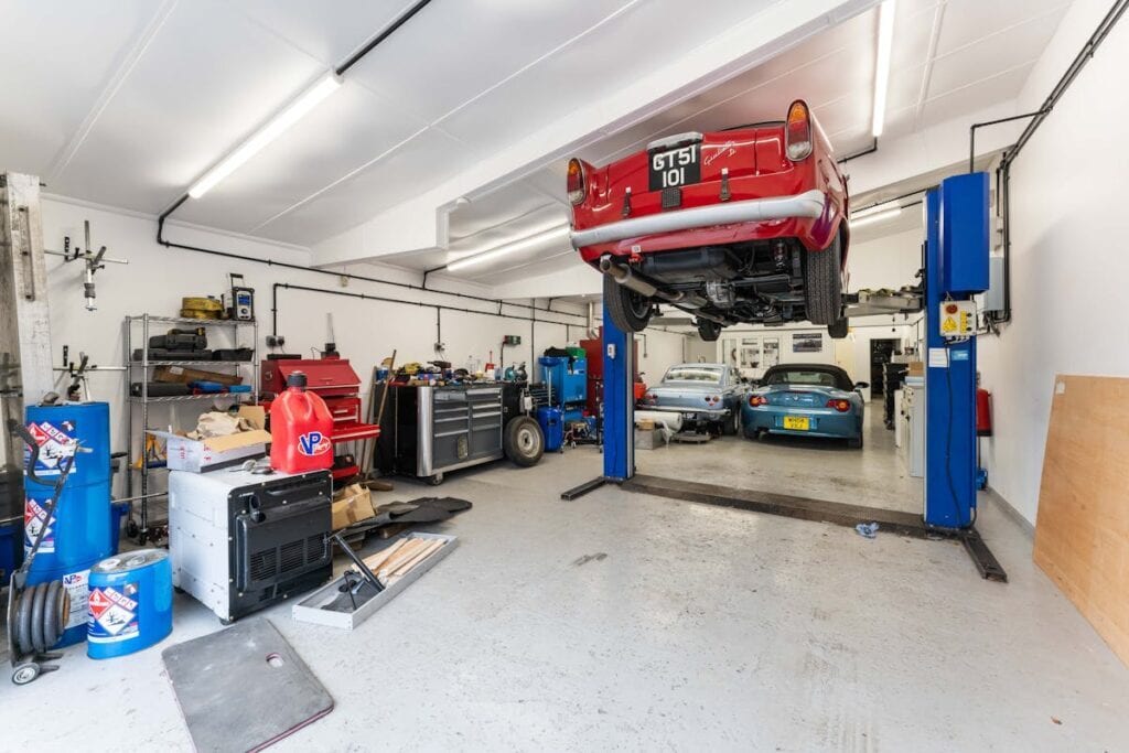 Poolhead Ln, Earlswood for lease Interior Photo- Image 1 of 3