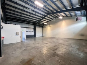 63004 NE 18th St, Bend, OR for lease Interior Photo- Image 1 of 4