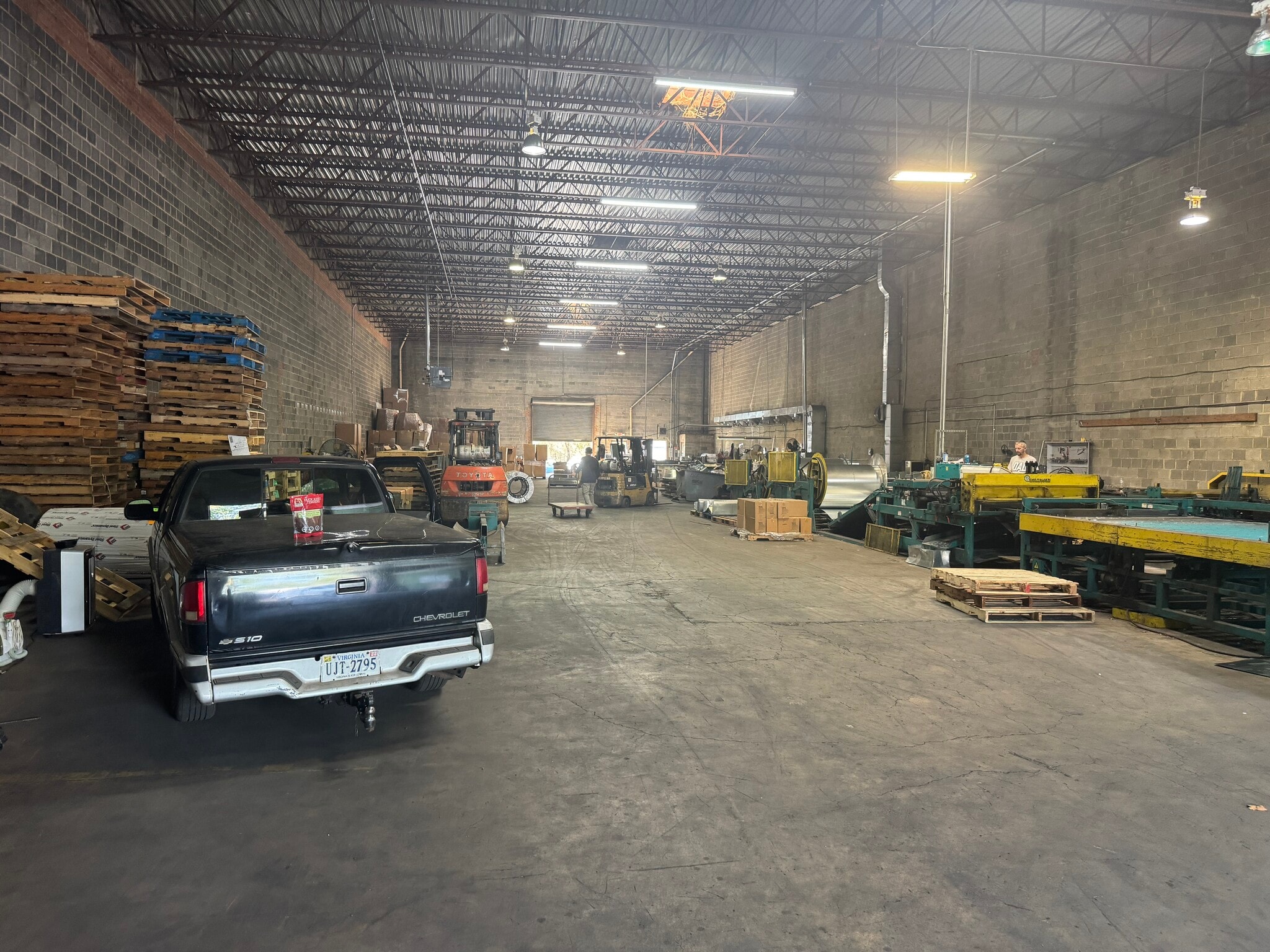 9126-9166 Euclid Ave, Manassas, VA for lease Interior Photo- Image 1 of 2