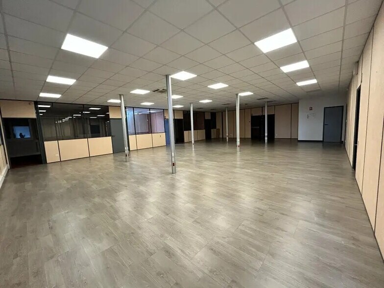 Office in Châtenoy-le-Royal for lease - Interior Photo - Image 3 of 7