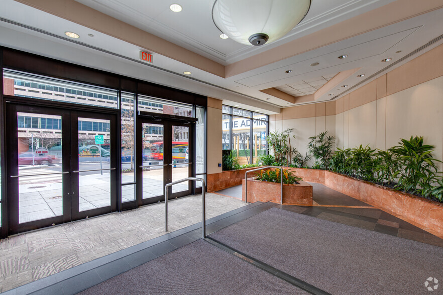 1 DuPont Cir NW, Washington, DC for lease - Lobby - Image 3 of 14