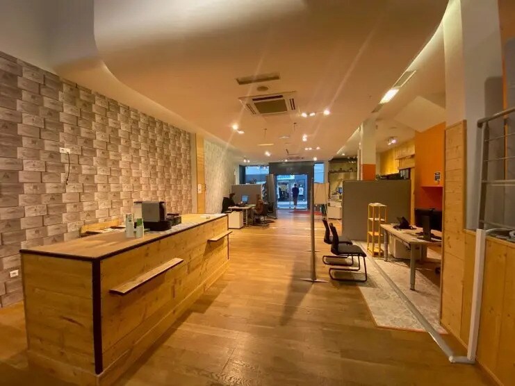 Retail in Cholet for lease - Interior Photo - Image 3 of 5
