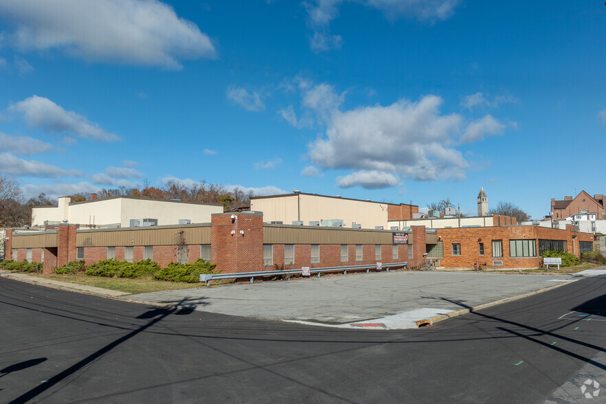 40 Mulberry St, Middletown, NY for lease - Building Photo - Image 3 of 9