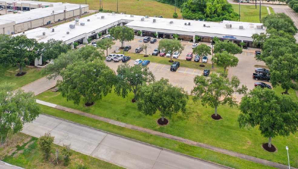 457-491 This Way St, Lake Jackson, TX for sale - Building Photo - Image 3 of 4