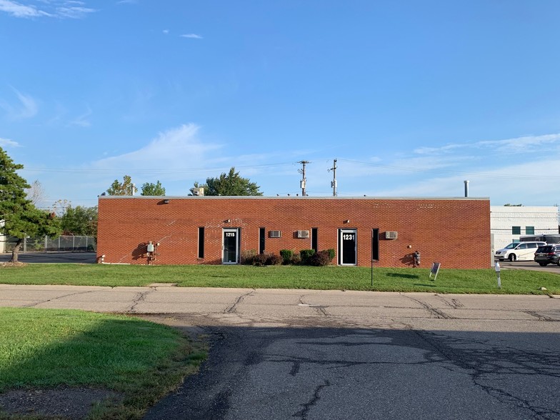 1215-1231 Wheaton Dr, Troy, MI for sale - Building Photo - Image 1 of 1