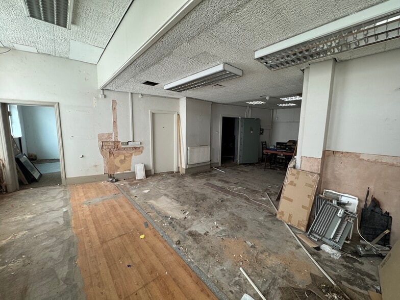 139-143 Queen St, Withernsea for sale - Building Photo - Image 2 of 30