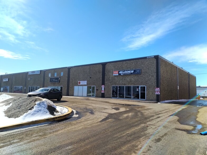 7428 49 Ave, Red Deer, AB T4P 1M2