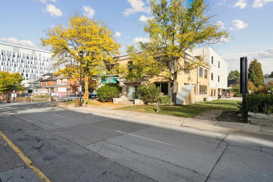 103 Queen St W, Brampton, ON for sale - Building Photo - Image 2 of 3