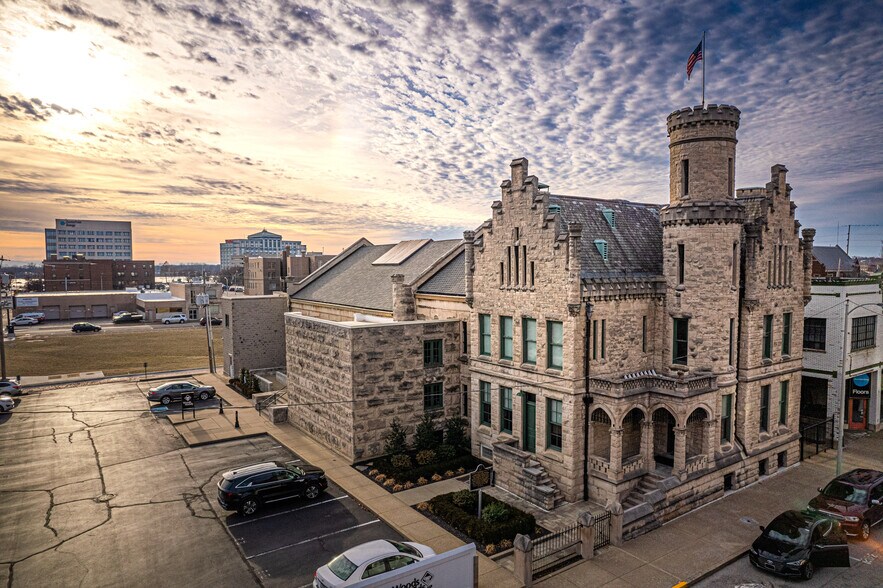 202-208 NW 4th St, Evansville, IN for sale - Building Photo - Image 1 of 1
