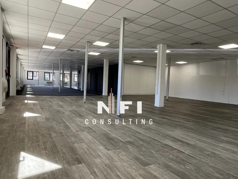 Office in Valbonne for lease - Building Photo - Image 3 of 6