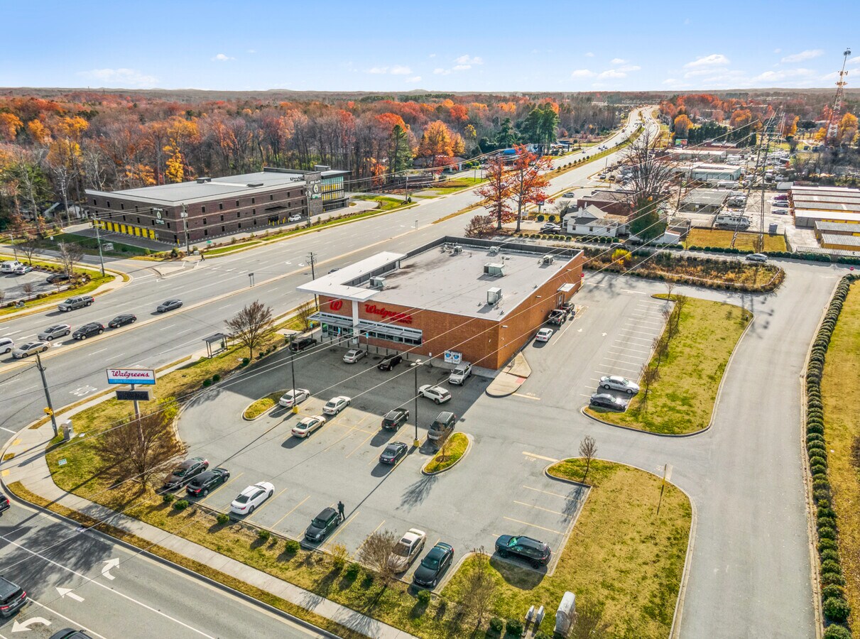 5005 MacKay Rd, Jamestown, NC 27282