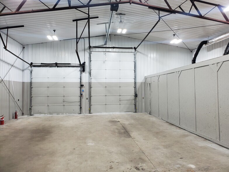 117 N Oakridge Dr, North Prairie, WI for lease - Building Photo - Image 3 of 9