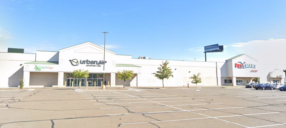 425-475 Bank St, Waterbury, CT for sale - Building Photo - Image 1 of 3