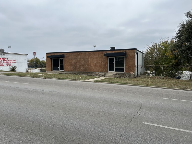 3120-3122 E Lancaster Ave, Fort Worth, TX for lease - Building Photo - Image 1 of 19