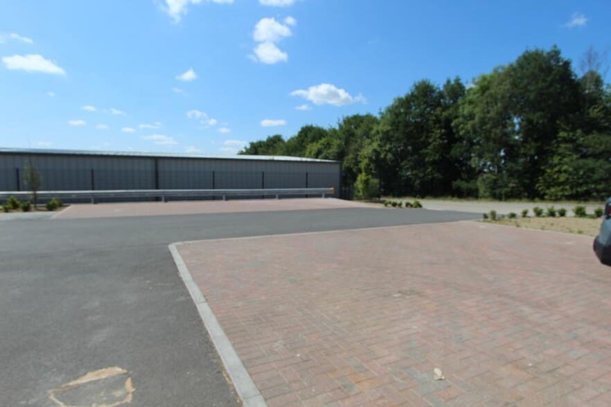 10 Sixth Av, Halstead for lease - Building Photo - Image 3 of 14