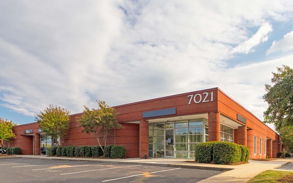 7021 Albert Pick Rd, Greensboro, NC for lease - Building Photo - Image 1 of 8