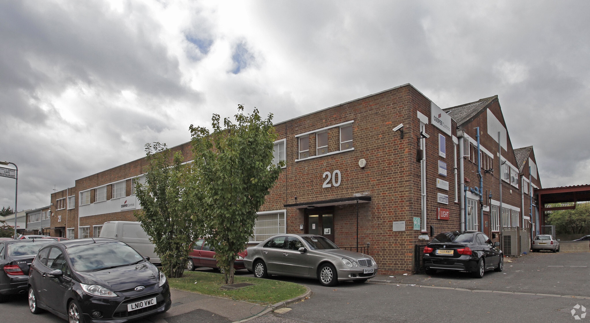 20 Greenhill Cres, Watford for sale Primary Photo- Image 1 of 1