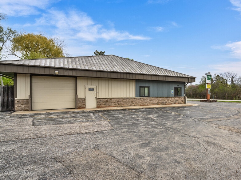 1550 Green Bay Rd, North Chicago, IL for sale - Building Photo - Image 2 of 31