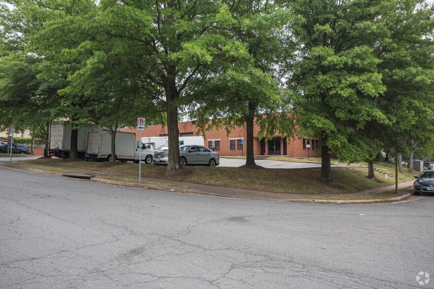 6825 Hill Park Dr, Lorton, VA for lease - Building Photo - Image 2 of 9