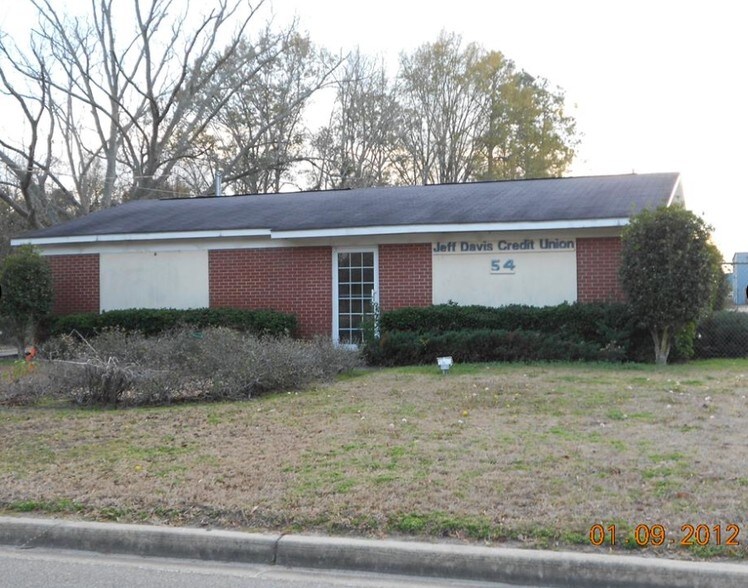 54 Currie St, Hazlehurst, GA 31539