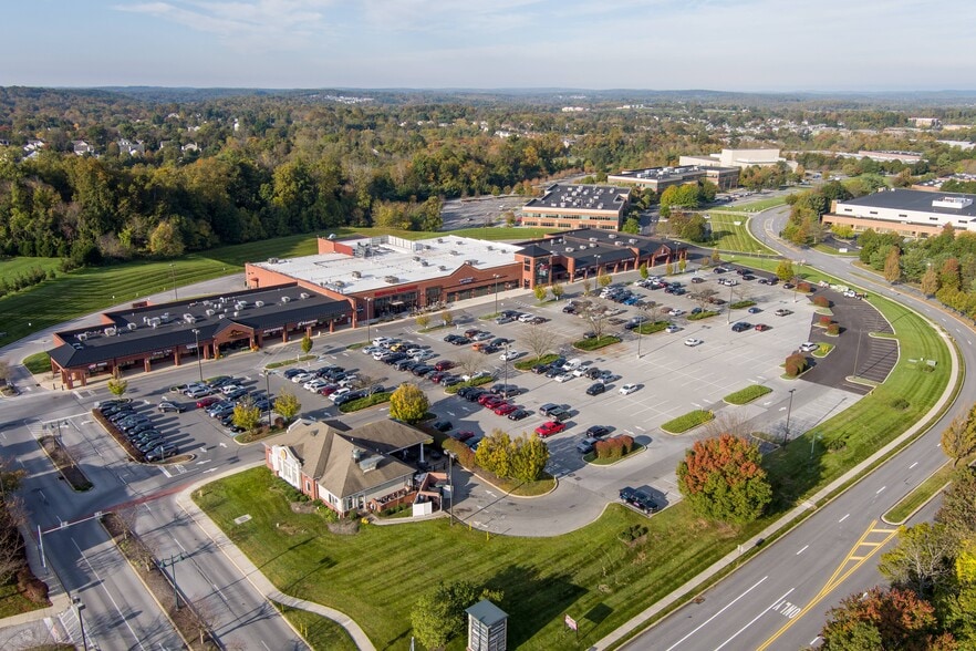 240-278 Eagleview Blvd, Exton, PA for lease - Building Photo - Image 1 of 10