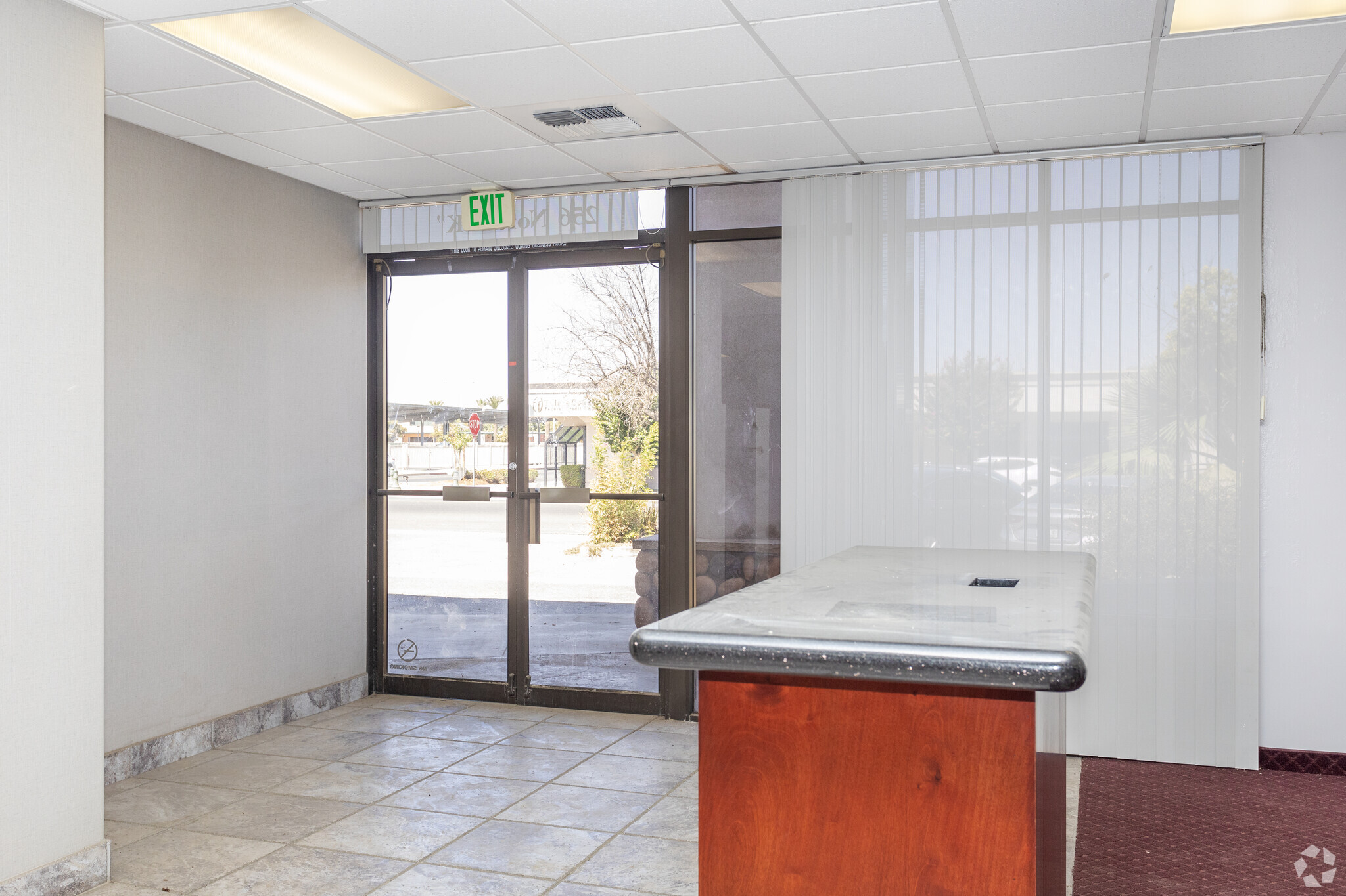 256 N K St, Tulare, CA for lease Interior Photo- Image 1 of 12