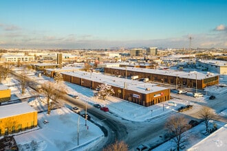 5610-5660 Ch Bois-Franc, Montréal, QC - AERIAL map view
