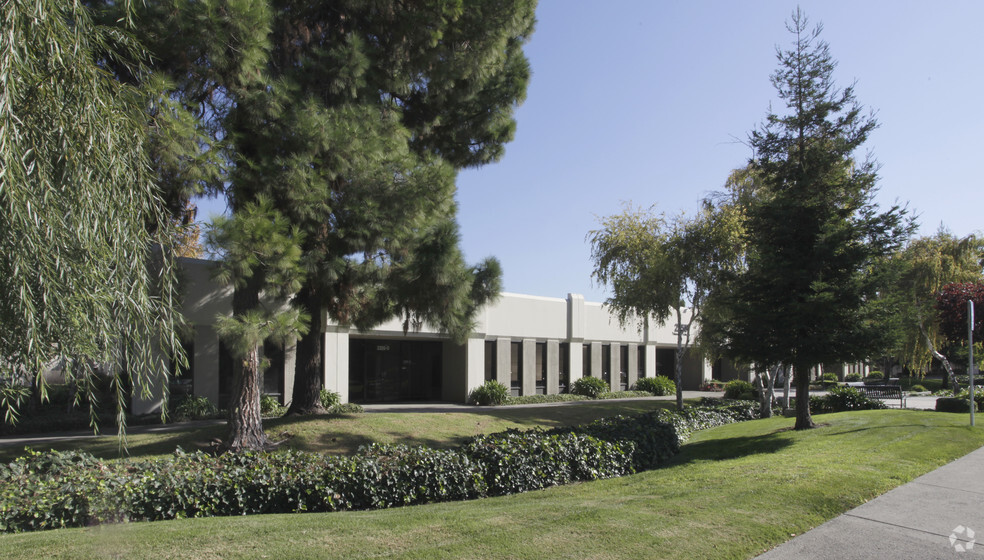 2225 Martin Ave, Santa Clara, CA for lease - Building Photo - Image 2 of 8