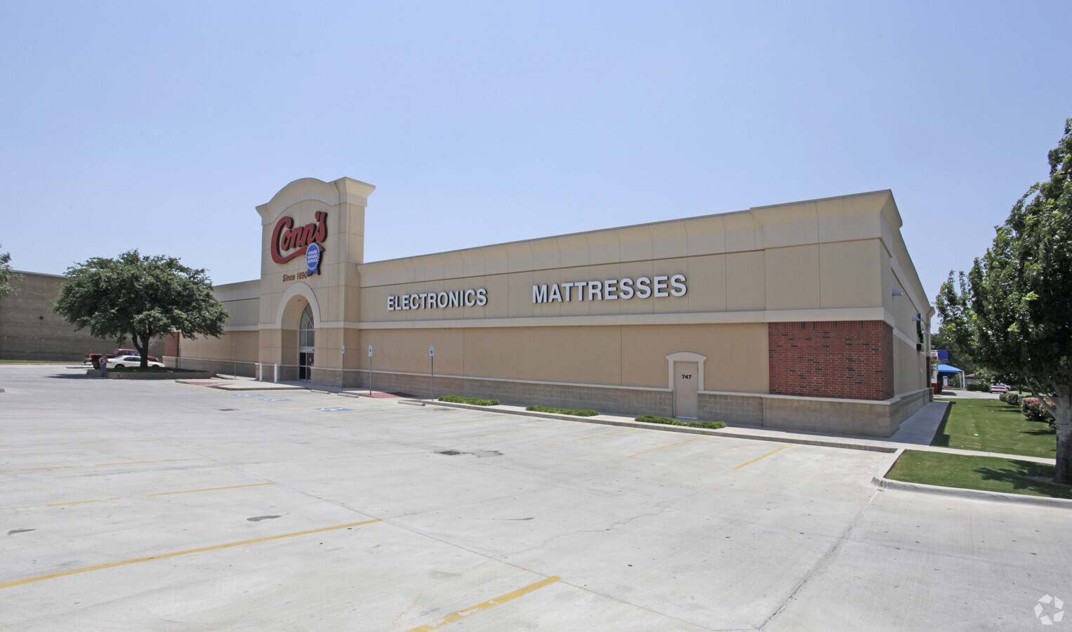 747 NE Loop 820, Hurst, TX 76053