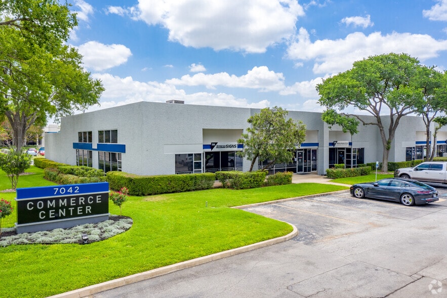 7042 Alamo Downs Pky, San Antonio, TX for lease - Building Photo - Image 2 of 4