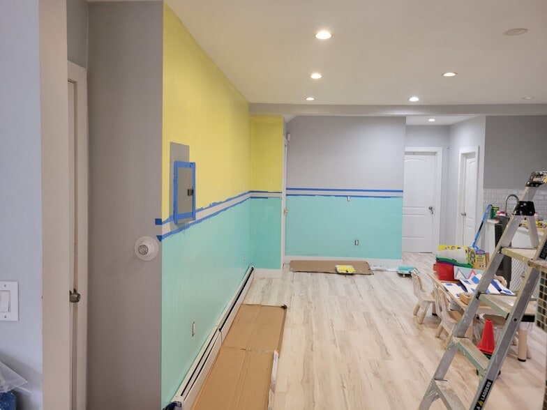 10427 196th St, Saint Albans, NY for lease - Interior Photo - Image 3 of 3