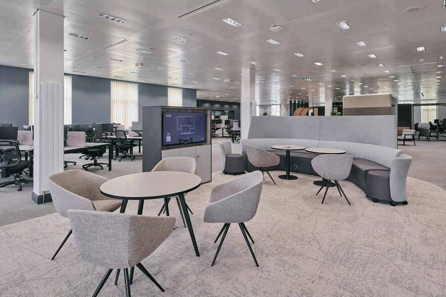 New Barn Ln, Cheltenham for lease - Interior Photo - Image 3 of 11