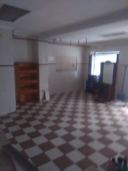 Retail in Cáceres, Cáceres for lease - Building Photo - Image 2 of 8