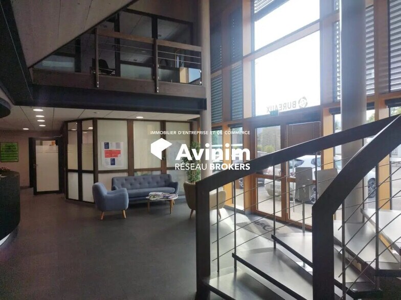 Office in Scientrier for lease - Interior Photo - Image 2 of 5