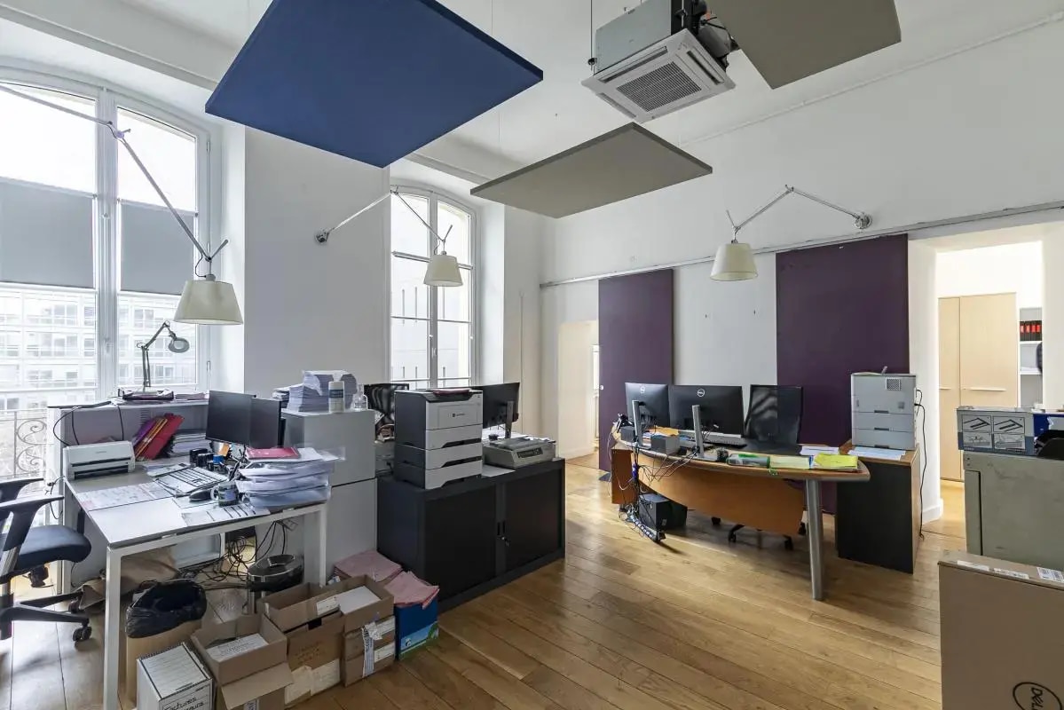 4 Place De Valois, Paris for lease Interior Photo- Image 1 of 7