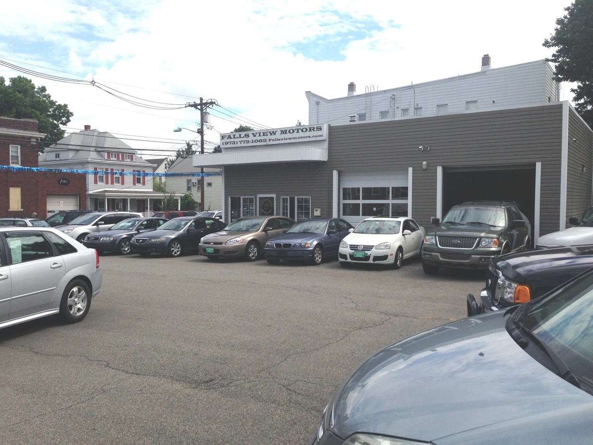 8692 Jewell St, Garfield, NJ 07026