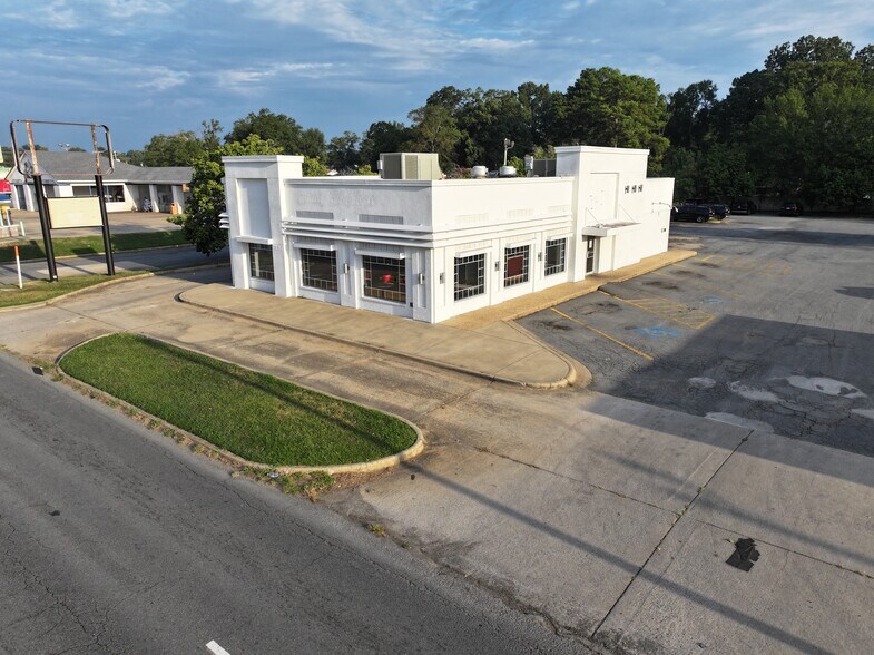 2707 W 28th Ave, Pine Bluff, AR for lease - Building Photo - Image 1 of 15